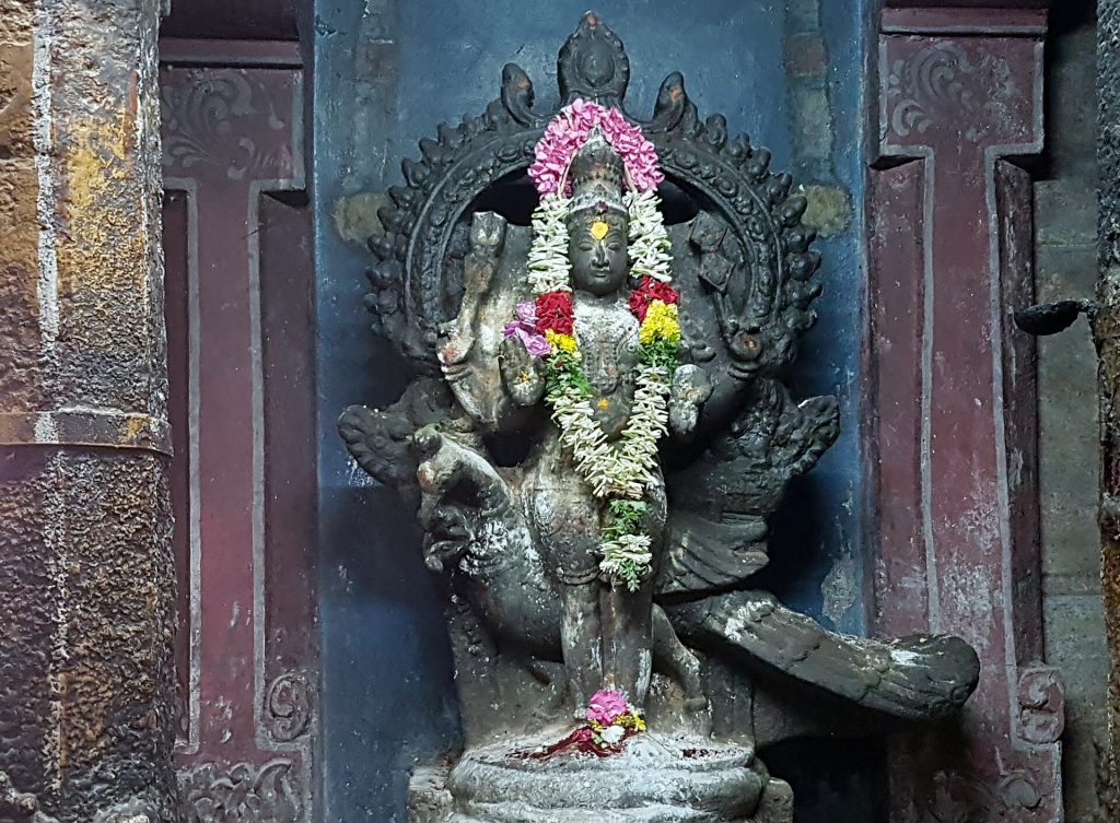 முருகப்பெருமான் சிற்பம்
